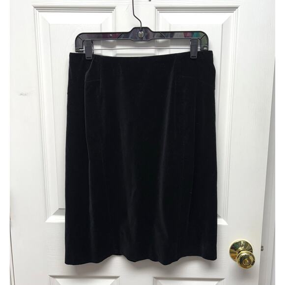 Ann Taylor Black Velvet Pencil Skirt, Lined Straight Skirt, Women's Size 6 - Picture 1 of 6